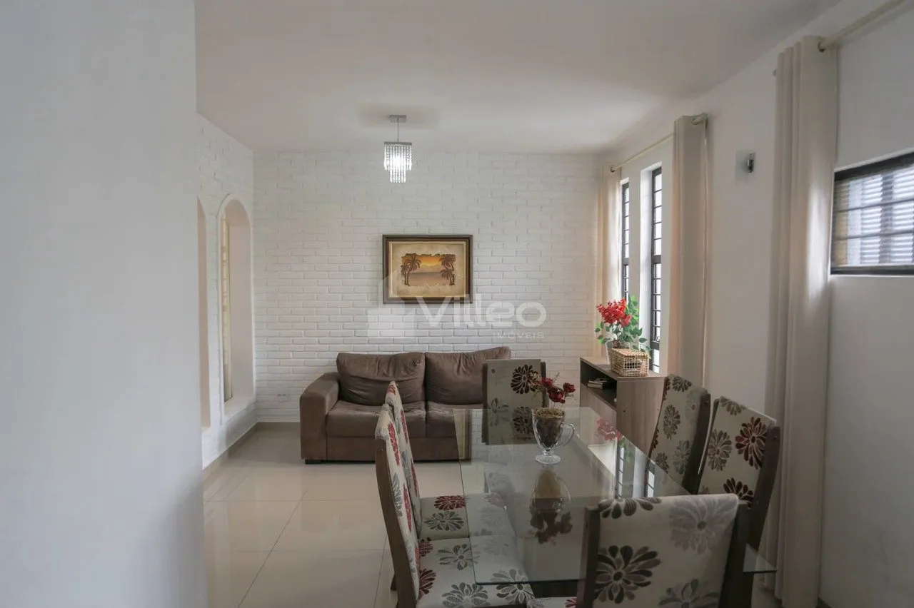 Imagem Casa de esquina com 2 casas no mesmo terreno, ideal para morar com a família ou ter uma segunda ren...