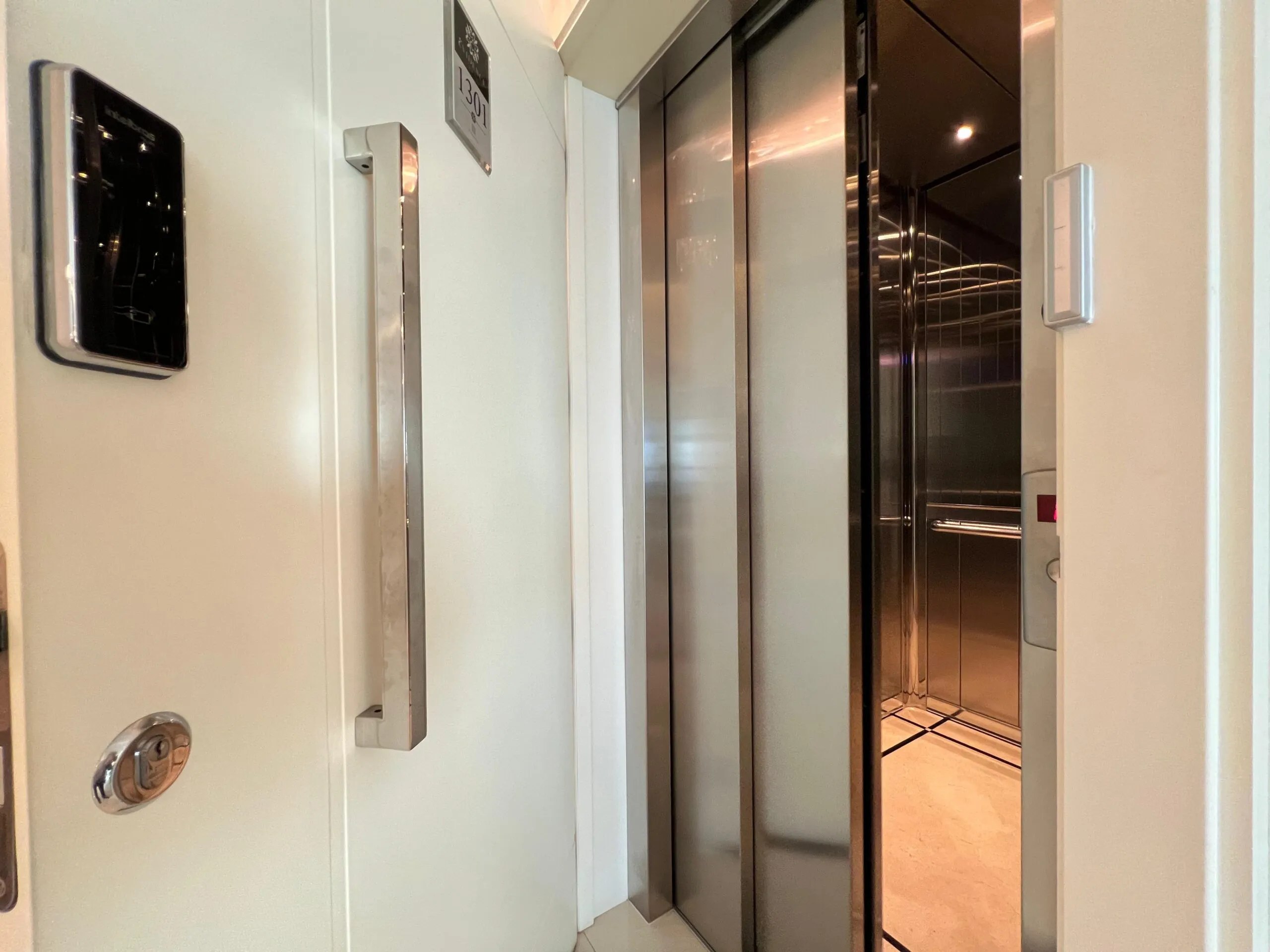 Imagem Apartamento com vista para o mar à venda com 273m2 por R$ 6.000.000,00