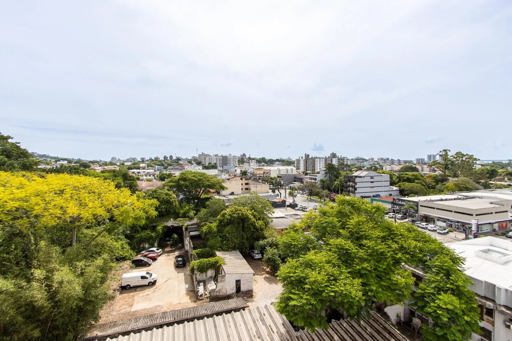 Imagem Apartamento de 2 dormitórios com suíte, churrasqueira e infraestrutura completa na Zona Sul de Porto Alegre.