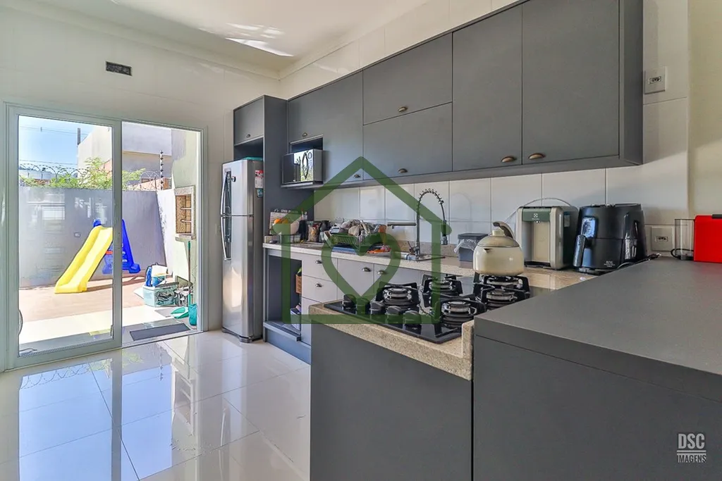 Imagem Casa térrea com 92m² privativos, muito bem distribuída, oferecendo um ambiente acolhedor e funcio...