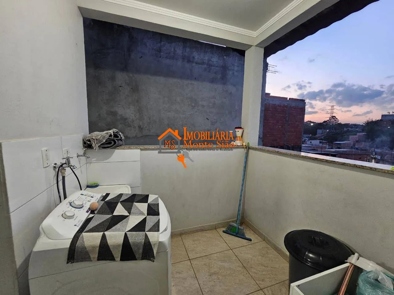 Imagem Sobrado com 2 dormitórios à venda, 100 m² por R$ 390.000,00 - O Pequeno Coração - Itaquaquecetuba/SP