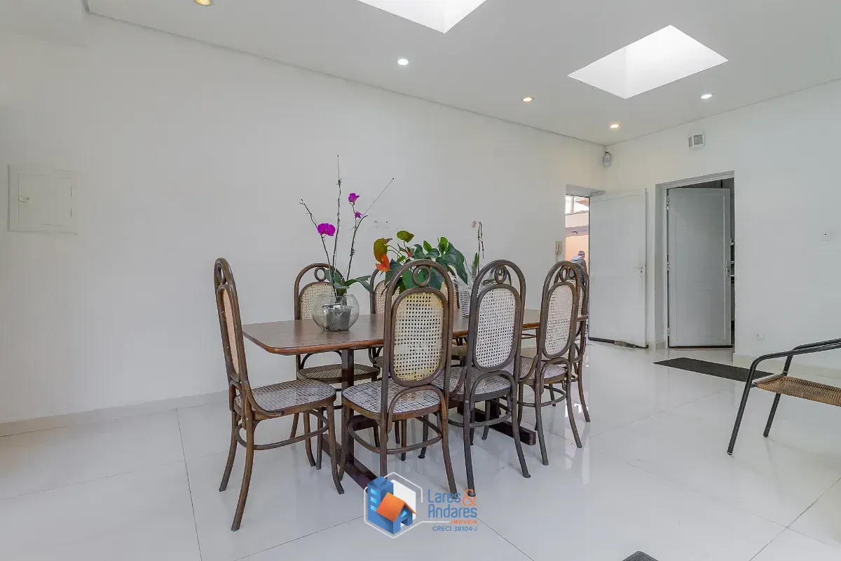 Imagem Casa para venda em Pacaembu com 5 quartos, sendo 3 suítes, 600m²
