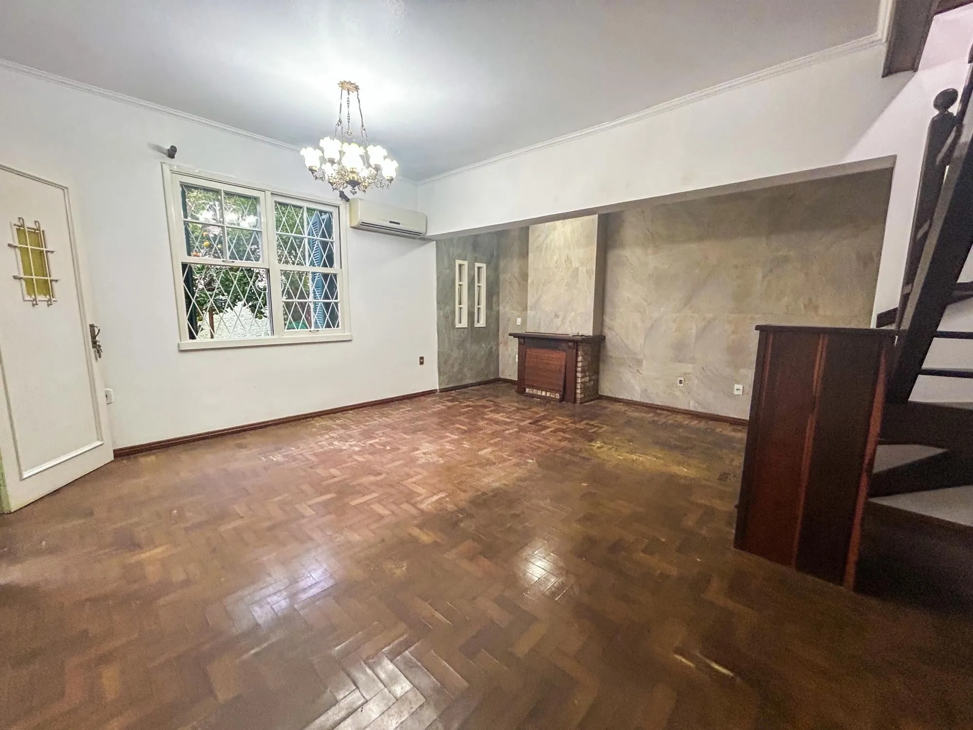 Imagem Casa Residencial com 3 Quartos, sendo 1 suíte e 3 Banheiros, no Bairro Santa Teresa em Porto Alegre, RS