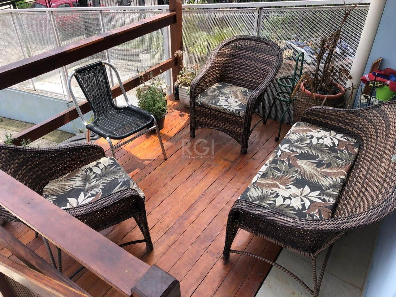 Imagem Casa com 3 dormitórios 2 suítes, área gourmet, vaga de estacionamento, Guarujá, Porto Alegre RS