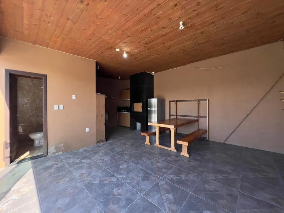 Imagem Casa 3 Dormitórios - Bairro Capao Novo posto 4