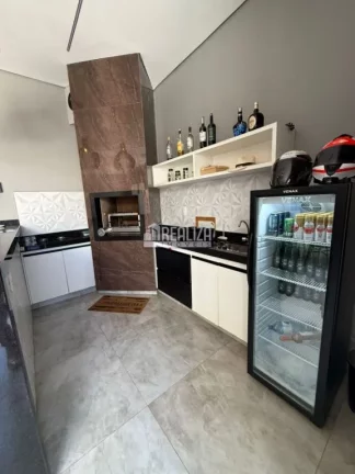 Imagem Casa à venda no Parque das Laranjeiras II em Uberaba - 3 suítes, piscina, varanda gourmet