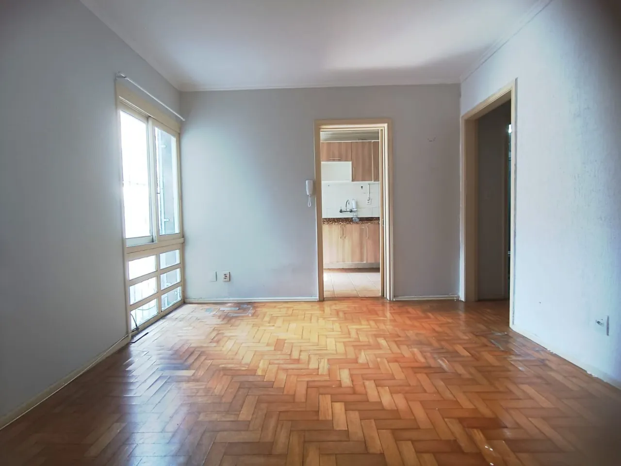 Imagem Apartamento de 2 dormitórios para locação no bairro Menino Deus, na Rua Barão do Gravataí. Um i...