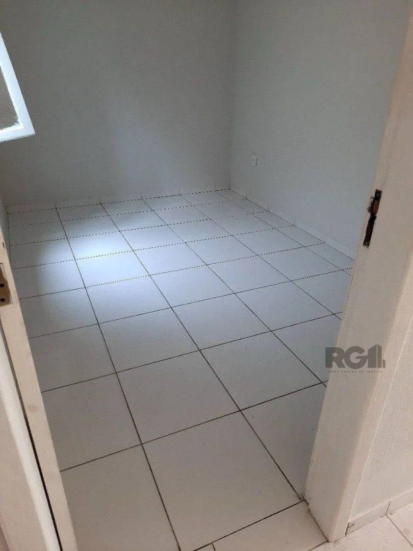 Imagem Oportunidade Imperdível: Prédio com 4 Apartamentos, Pátio e 2 Vagas de Garagem