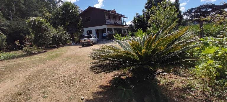 Imagem Sítio a venda, Com casa e lagoa de peixes, e riacho atravessado o terreno a 300 metros da SC 108. Boa área de 4.000m² de plantio com terra boa,