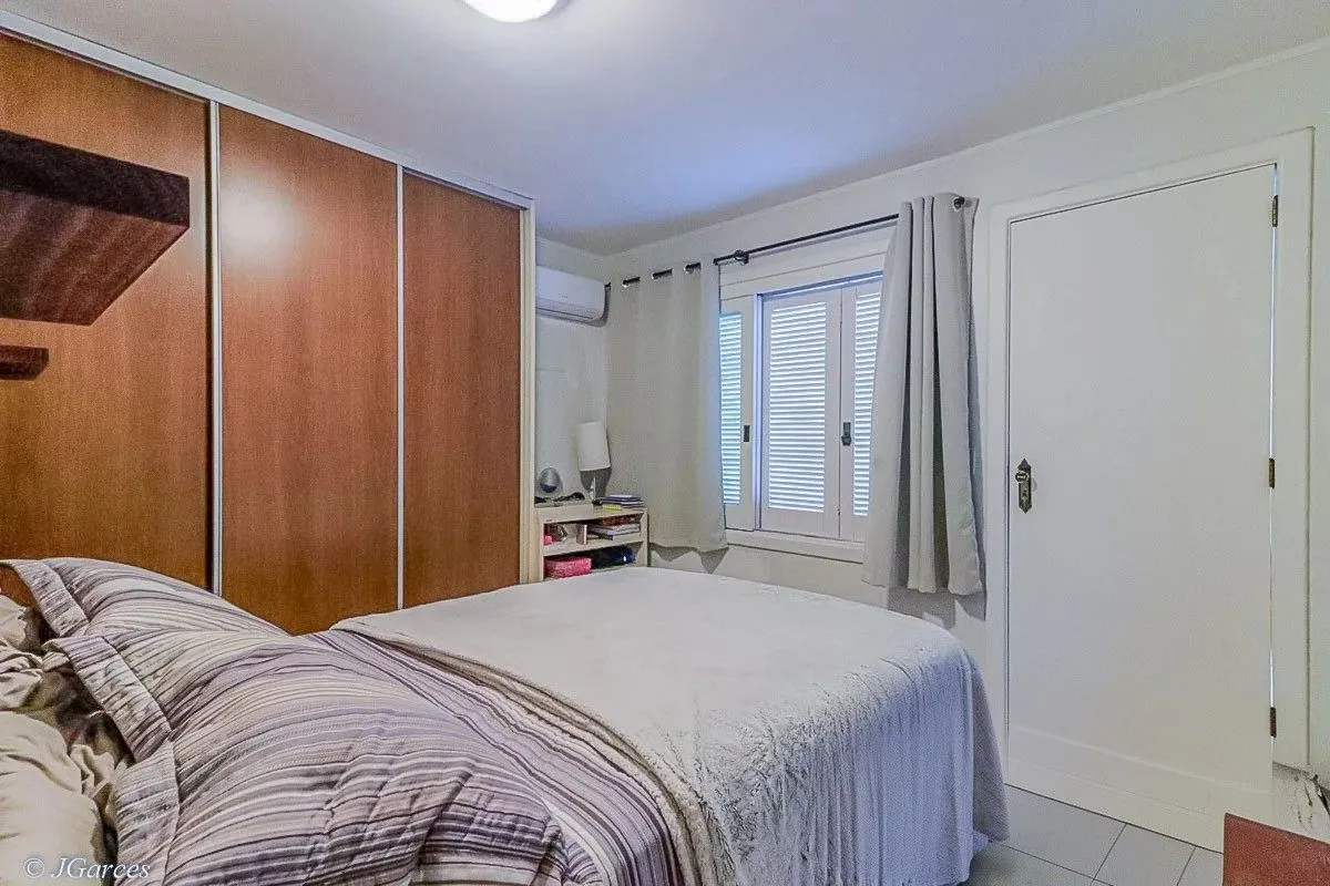 Imagem Casa em Condomínio à venda com 286m², 3 dormitórios, 1 suíte, 3 vagas, no bairro Jardim Isabel em Porto Alegre