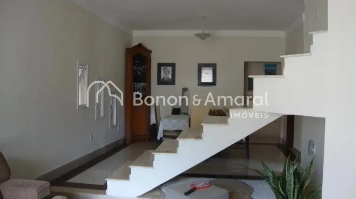 Imagem Casa estilo sobrado, com 3 quartos, 1 suíte master, no Parque Imperador - Campinas/SP.