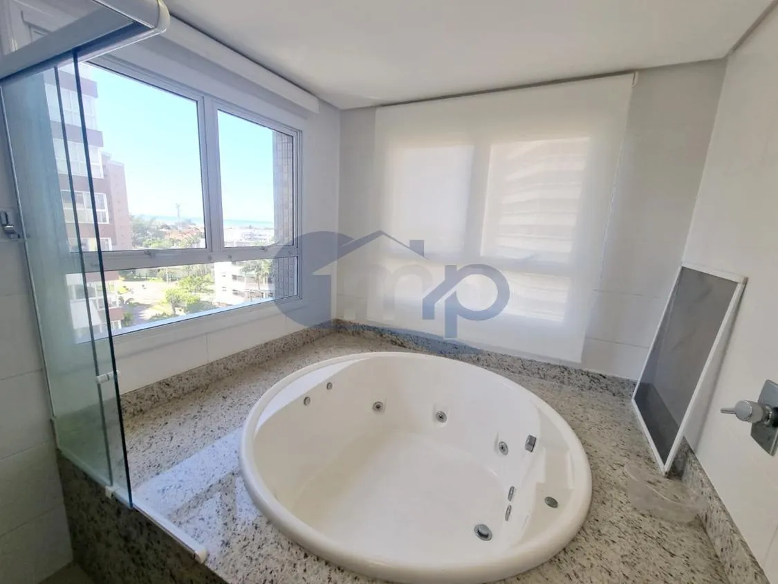 Imagem Apartamento á venda com 4 suítes no Predial em Torres/RS