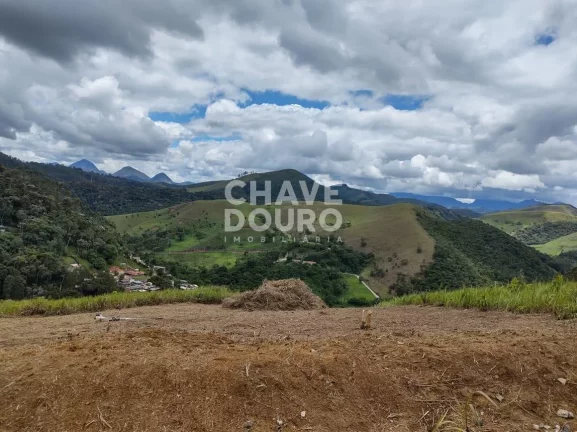 Imagem Terreno em condomínio, com 738 m² e vistas cinematográficas para as montanhas!