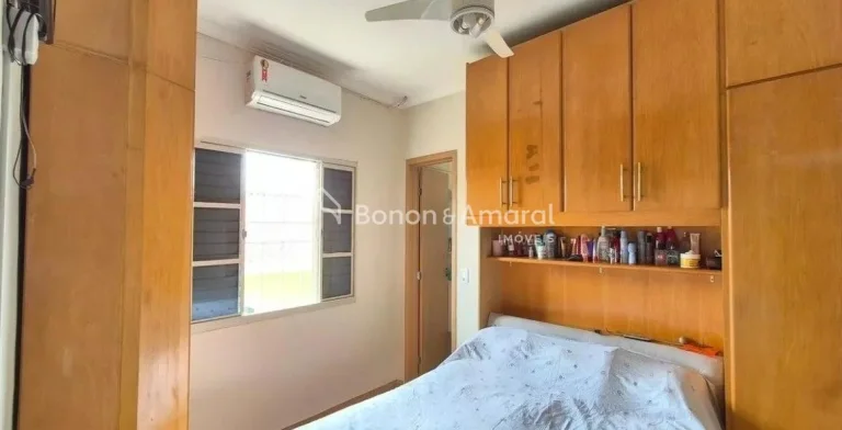 Imagem Localizada na vibrante cidade de Campinas, esta espaçosa casa é uma excelente opção para quem bu...