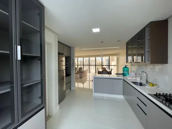 Imagem Apartamento com 3 suítes no Centro de Balneário Camboriú.