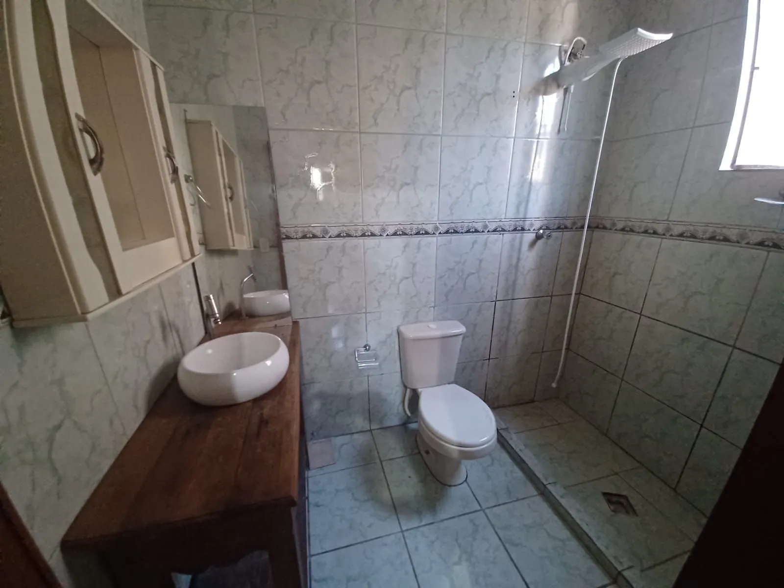 Imagem Casa de 3 quartos, suíte e patio no bairro Medianeira em POA