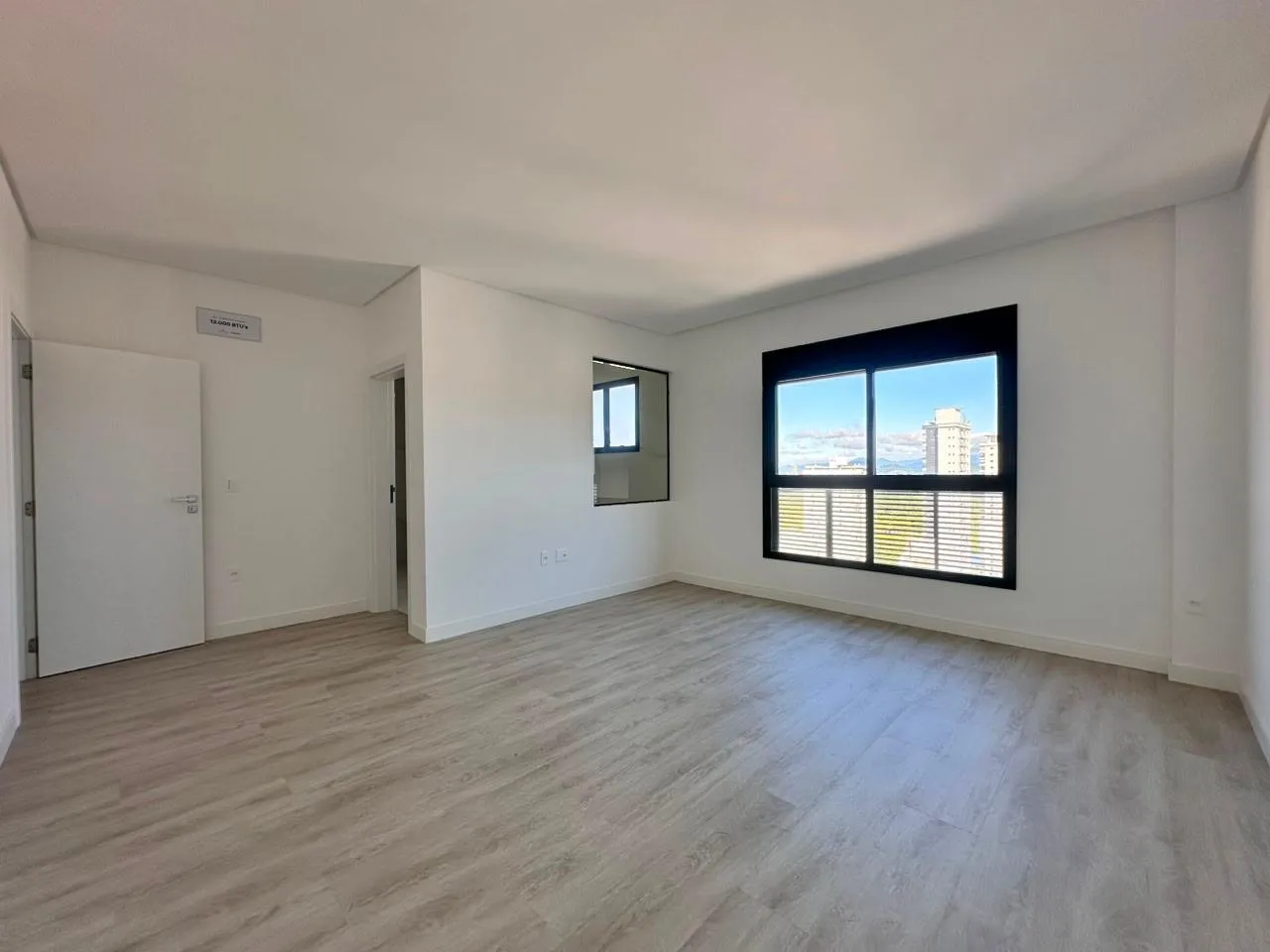 Imagem Apartamento com vista para o mar à venda com 198m2 por R$ 4.400.000,00