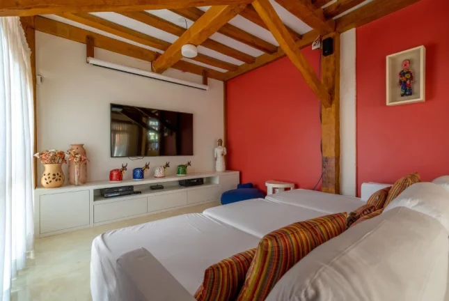 Imagem Imponente Casa de Luxo: 4 quartos, 4 suítes, 5 banheiros, 6 vagas, 1.120m² - Condomínio Morada dos Pássaros, Barueri-SP.