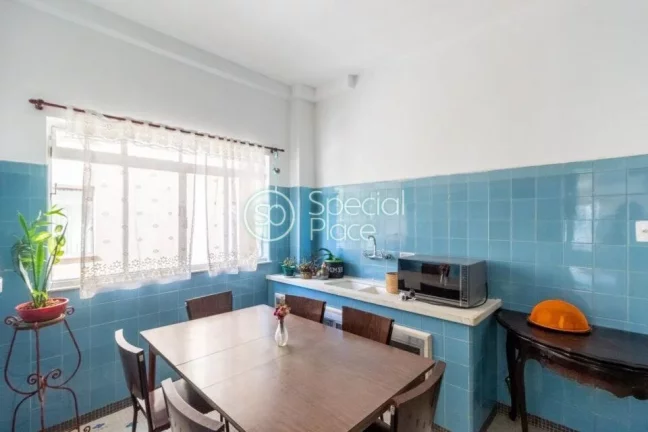 Imagem Apartamento de alto padrão com 291m², 5 dormitórios ( 1 suíte ) e 1 vaga na garagem. Hall privat...