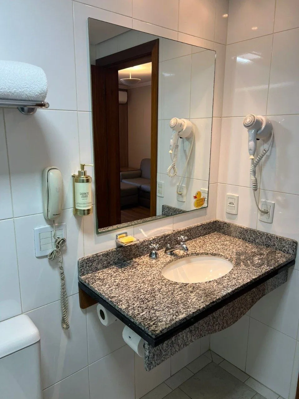 Imagem Flat semimobiliado, uma vaga, no bairro Praia de Belas em Porto Alegre