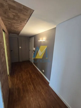 Imagem Conjunto comercial pronto para uso no 11º andar, ideal para escritórios