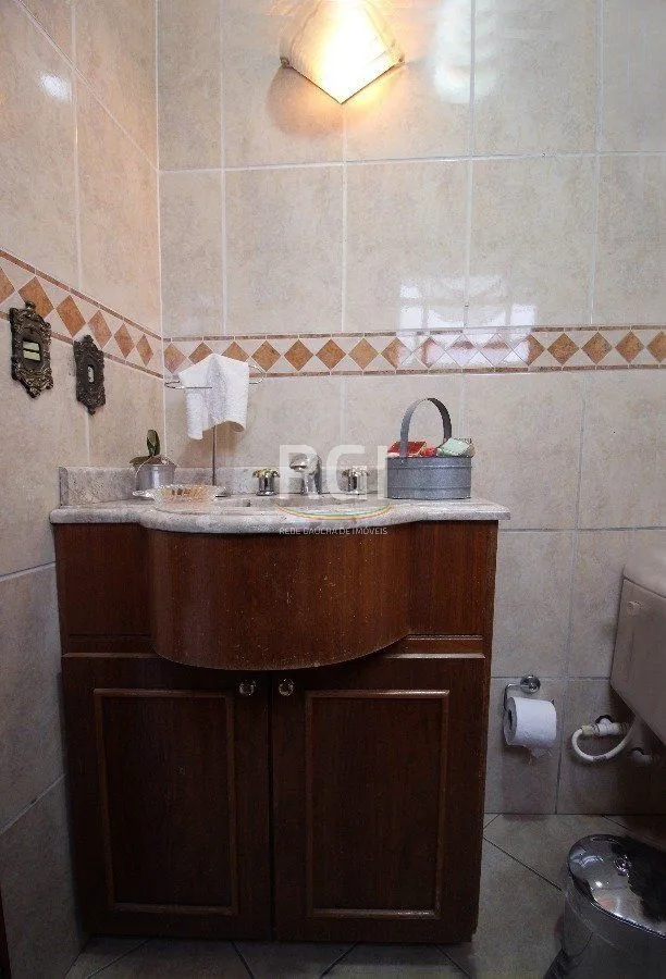 Imagem Casa para Venda - 280m², 3 dormitórios, 2 vagas - Petrópolis