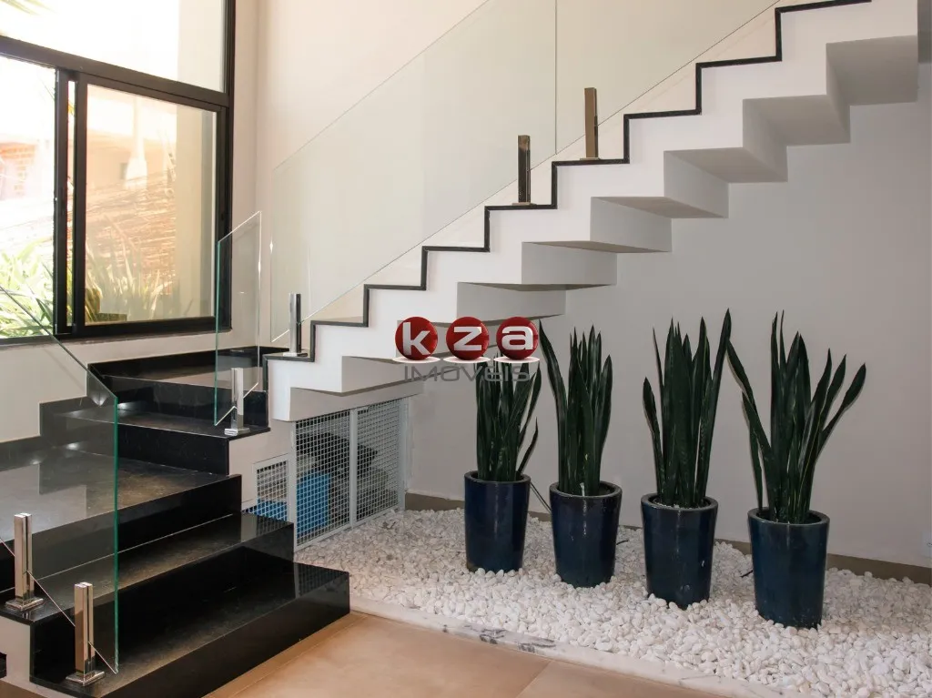 Imagem Imóvel de Alto Padrão: Casa em Condomínio à Venda em Valinhos-SP, no Residencial Vivenda das Pitangueiras - 3 suítes, 270m².