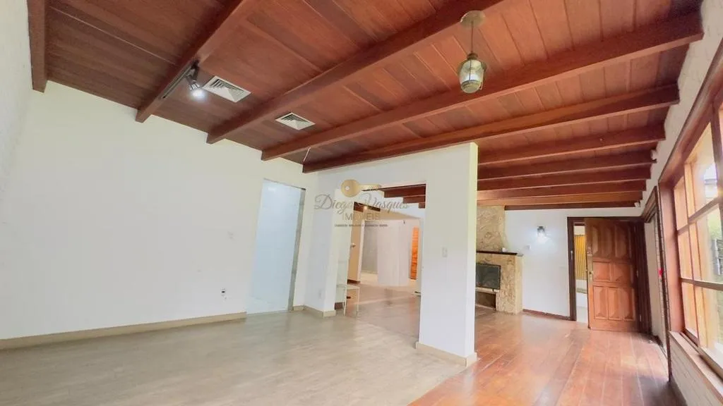 Imagem Comercial para Venda em Teresópolis / RJ no bairro Várzea