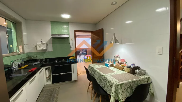 Imagem Casa com 4 quartos á venda no bairro Iguaçu