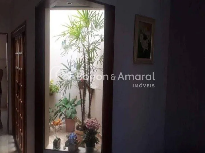 Imagem Casa em condomínio com 217 m² e 3 quartos