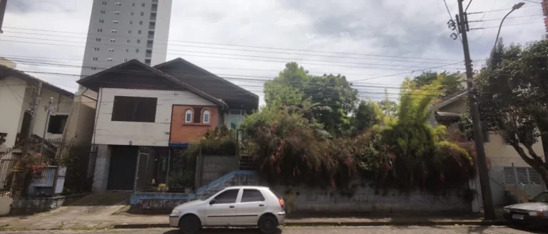 Foto do imóvel Terreno 4 quartos sendo 1 suíte para venda em Caxias do Sul