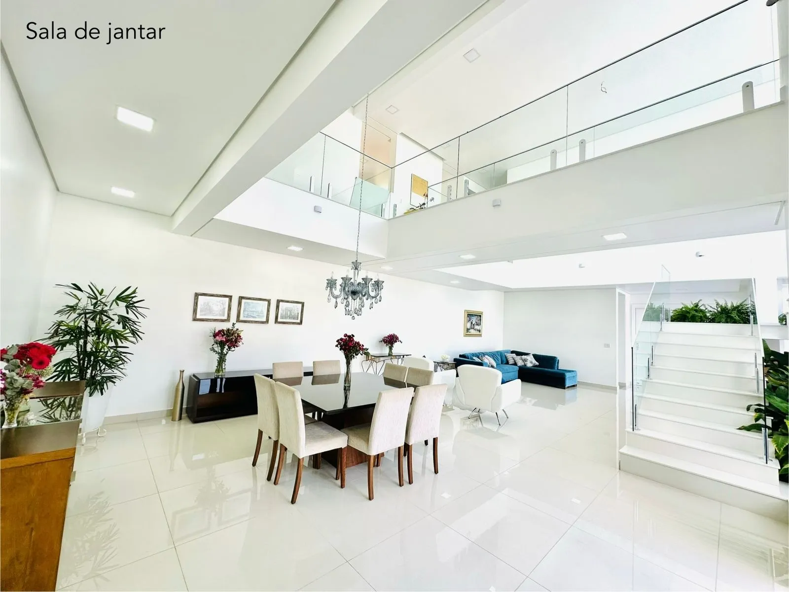Imagem Mansão de Luxo no Condomínio Bosques do Junqueira - 5 Quartos, Piscina e Área Gourmet