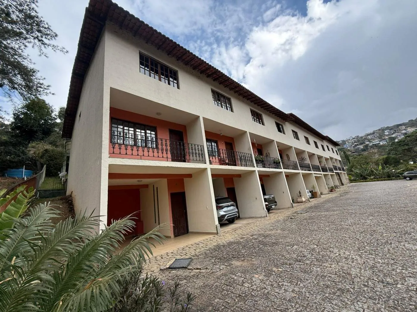 Imagem Casa em Condomínio para Venda em Teresópolis / RJ no bairro Albuquerque