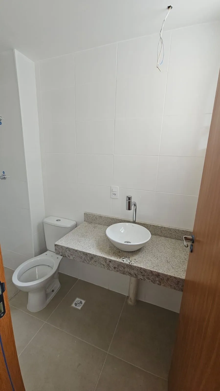 Imagem Apartamento 2 dormitórios , suíte , sacada com churrasqueira , 1 vaga de garagem coberta !