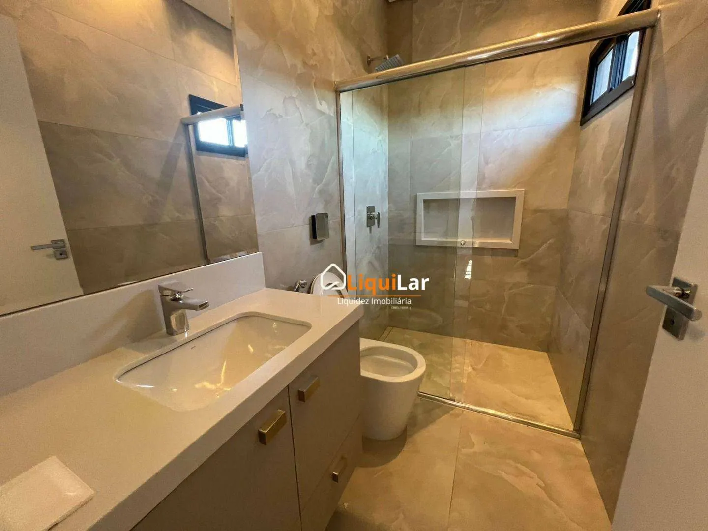 Imagem Casa Térrea de Alto Padrão com 3 Suítes, Espaço Gourmet e Piscina Aquecida