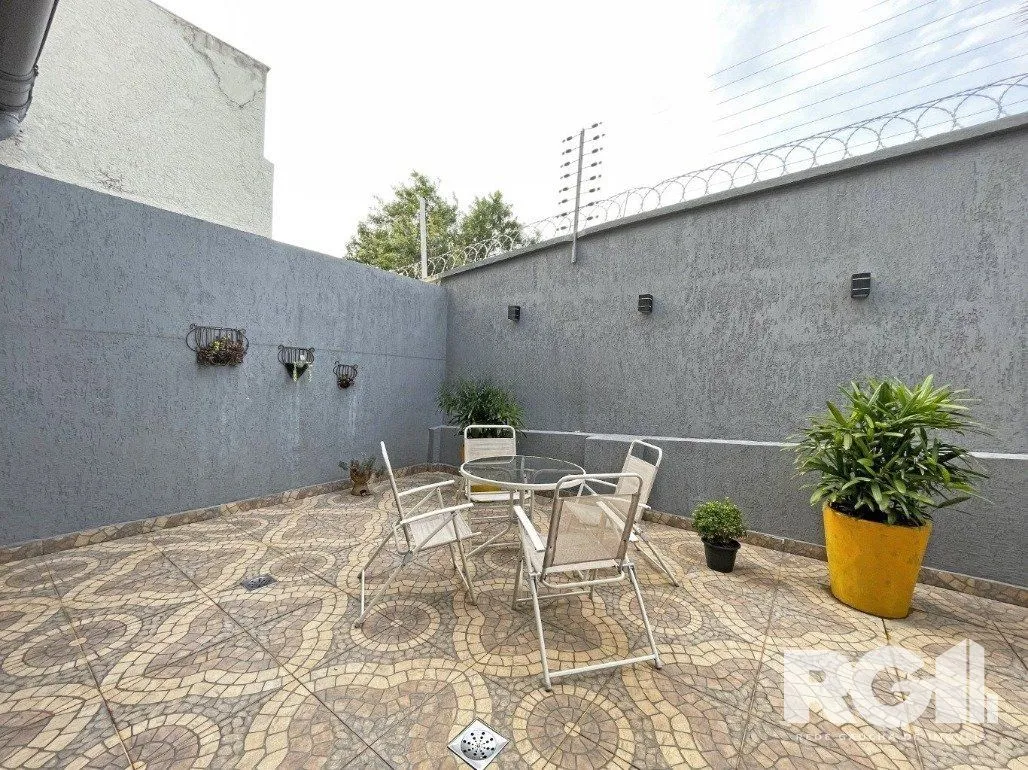 Imagem Casa em condomínio no Ecoville com amplo pátio