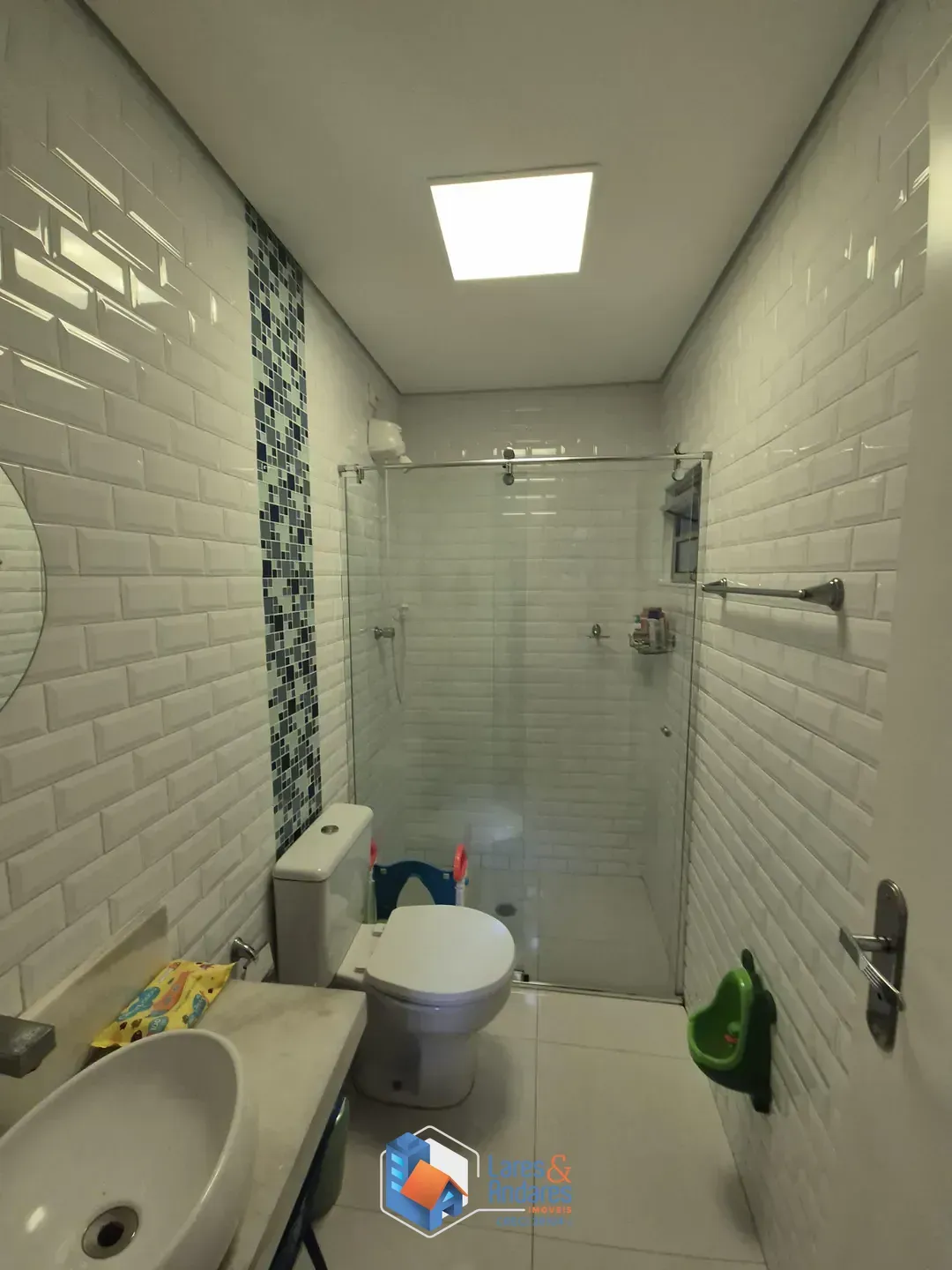 Imagem Sobrado para venda em Vila Tolstoi com 2 quartos, sendo 1 suíte, 180m²