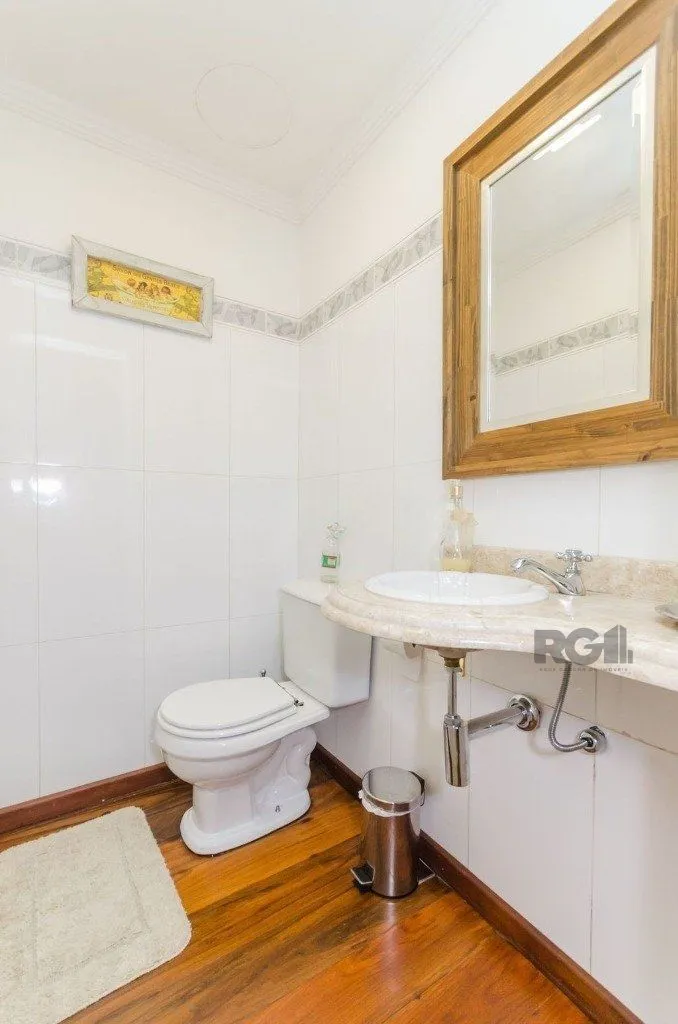 Imagem Excelente casa de 379m² com 3 dormitórios, piscina e 4 vagas.