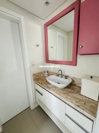 Imagem Cobertura á venda com 4 dormitórios, 3 vagas de garagem e piscina privativa localizada no centro de Balneário Camboriú/SC