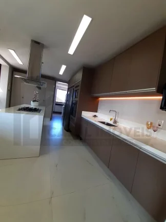 Imagem CASAL IMÓVEIS VENDE ED CITY BAY LUXUOSO DE 302 M² 4 SUÍTES + 4 VGS 100% MOBILIADO PORTEIRA FECHADA