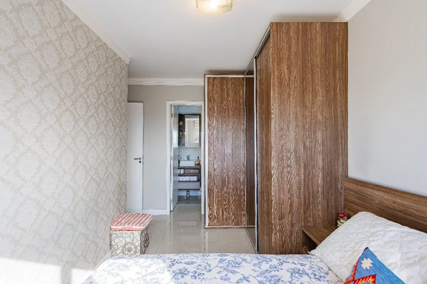 Imagem Apartamento de 2 dormitórios à venda em São Sebastião, Porto Alegre.