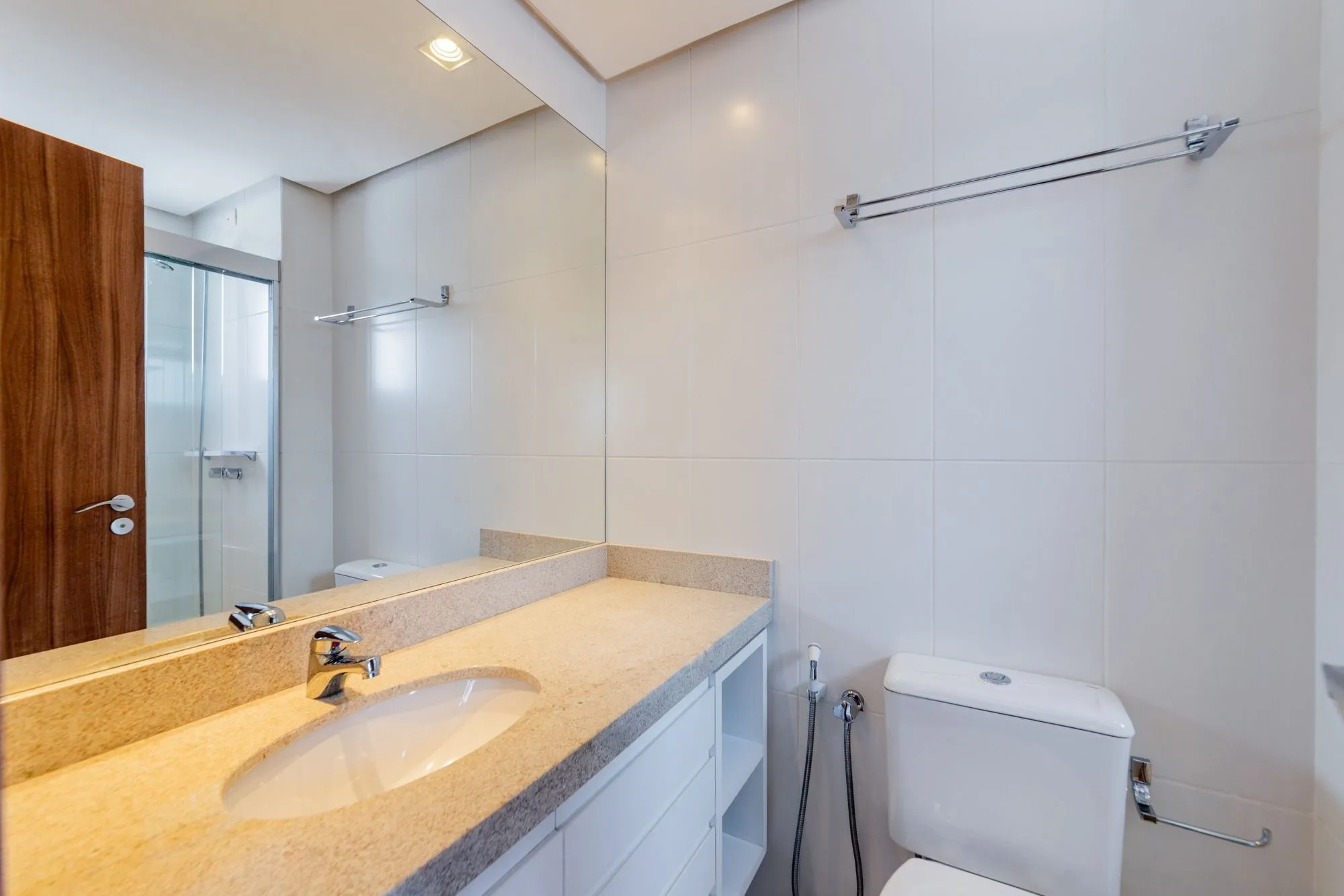 Imagem Apartamento semimobiliado, com 94m privativos, 2 suites e 3 vagas de garagem