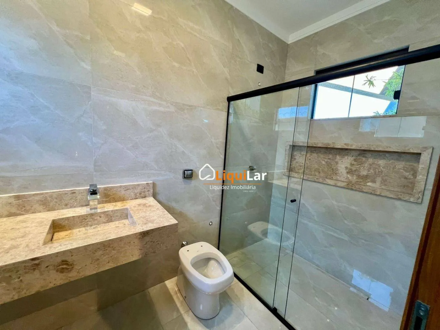 Imagem Casa de Alto Padrão no Carandá Bosque com 3 Suítes, Piscina Aquecida e Amplo Quintal