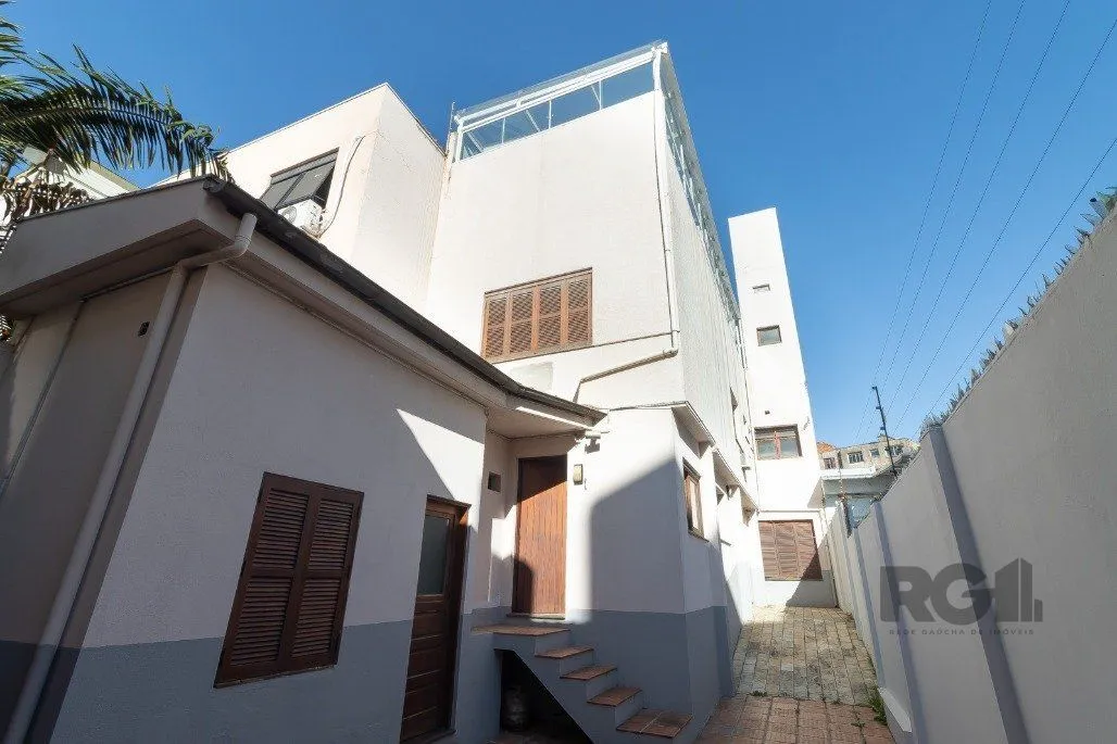 Imagem Casa incrível com 444m² privativos, para uso misto, residencial ou comercial.
