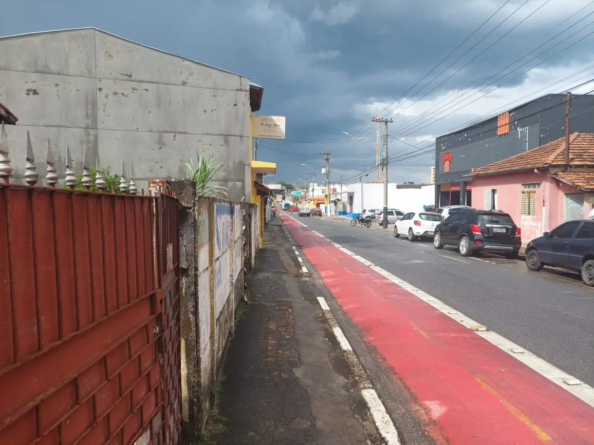 Imagem Prédio Comercial Moderno com Pé-Direito de 5,50m, Estacionamento, Escritório, Recepção e Luz Trifásica na Linha Verde