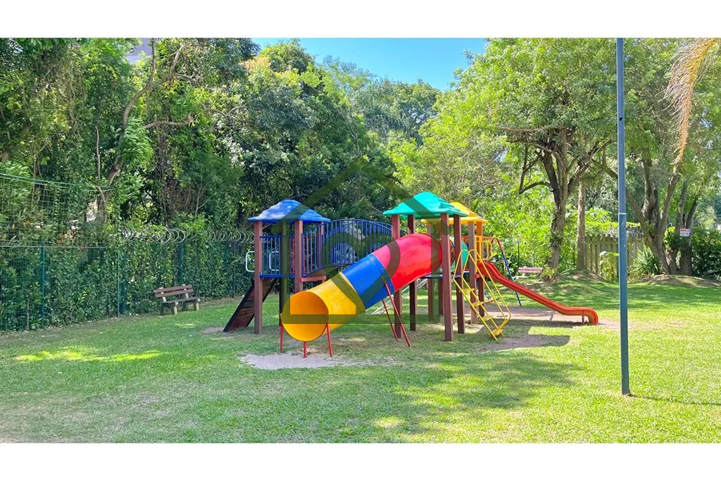 Imagem Apartamento no condomínio Plaza Cristal, em rua tranquila e segura. Tem 2 dormitórios, living para...
