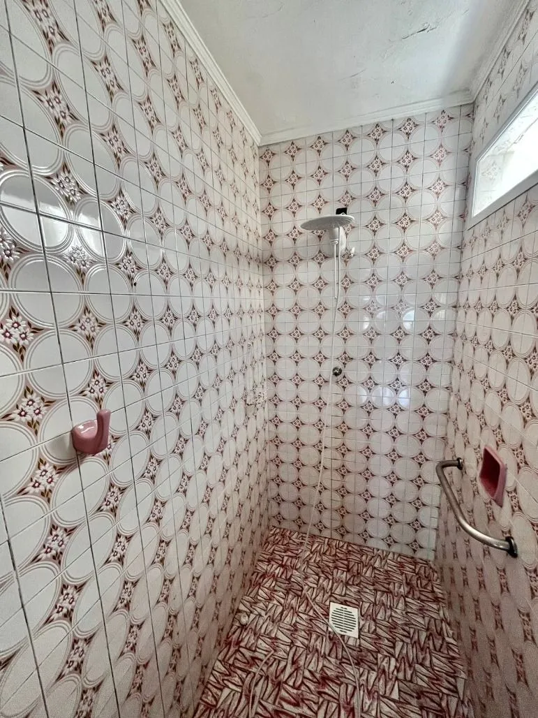 Imagem Boa casa térrea, com 03 dormitórios (sendo 01 suíte), sala, 02 banheiros