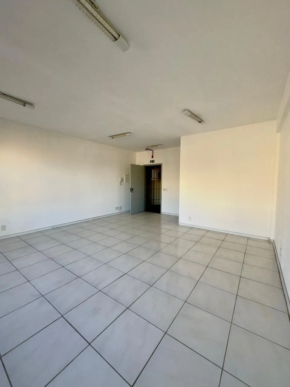 Imagem Oportunidade imperdível! Sala Comercial à Venda - Bairro Floresta