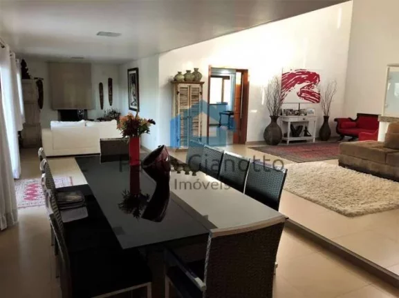 Imagem Casa de Alto Padrão à Venda na Granja Viana