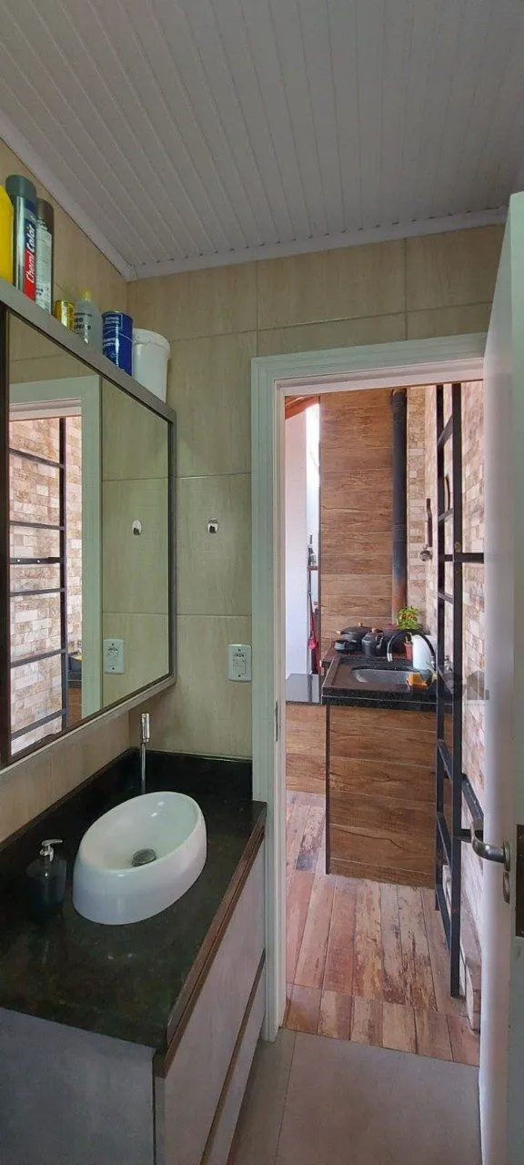 Imagem Casa com 2 dormitórios, sendo 1 suíte no bairro Florida em Guaíba